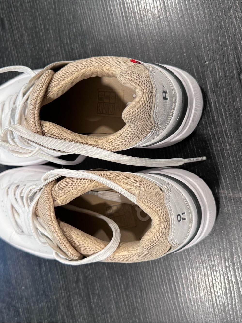 On Women's THE ROGER Advantage Shoes white beige - Picture 8 of 9
